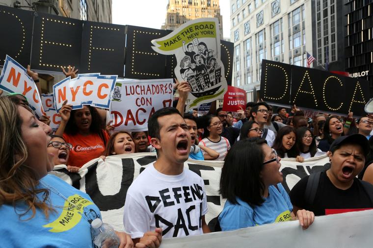 Cientos de personas protestaron en la ciudad de Nueva York el 30 de agosto de 2017, luego de que la administración Trump anunciara la cancelación de DACA.
