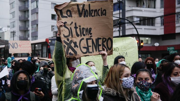 Ecuatorianas durante la marcha en Quito por el Día Internacional de la Mujer, en marzo de 2021.