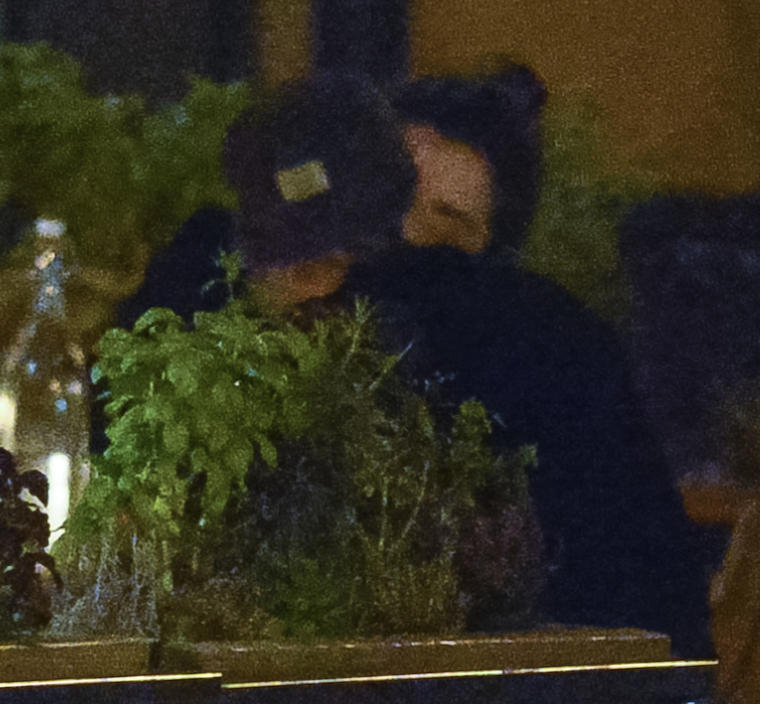 Kristen Stewart y St. Vincent en una cena romántica. 