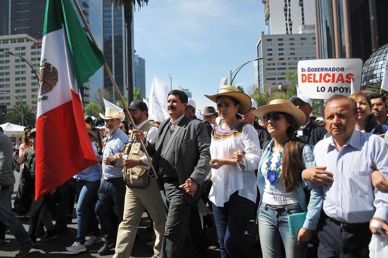 El gobernador de Chihuahua Javier Corral en una protesta contra la corrupción