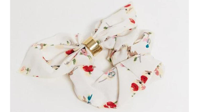 Glamorous Exclusive hair scrunchie in white floral- Asos