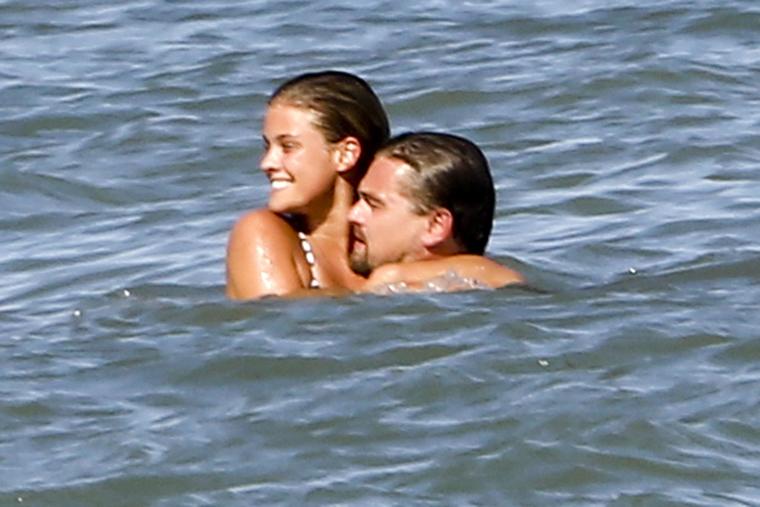 Leonardo DiCaprio y Nina Agdal en Malibu