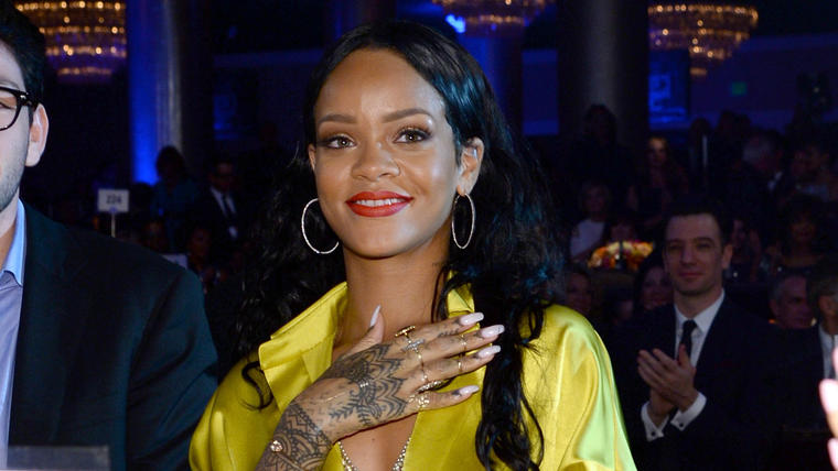 Rihanna en el Pre-GRAMMY Gala And Salute To Industry Icons Honoring  Lucian Grainge - Show