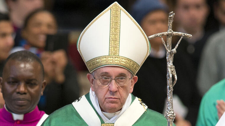 El papa Francisco después de oficiar una misa en la Basílica de San Pedro en el Vaticano, el domingo 15 de febrero de 2015. (Foto: AP/Andrew Medichini)
