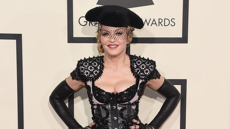 Madonna en la alfombra roja de Premios Grammy 2015