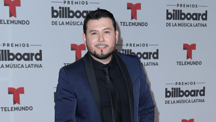 Roberto Tapia en la alfombra roja de los Billboard Latin Music Awards 2016