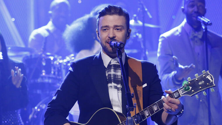 Justin Timberlake en el escenario del show de Jimmy Fallon