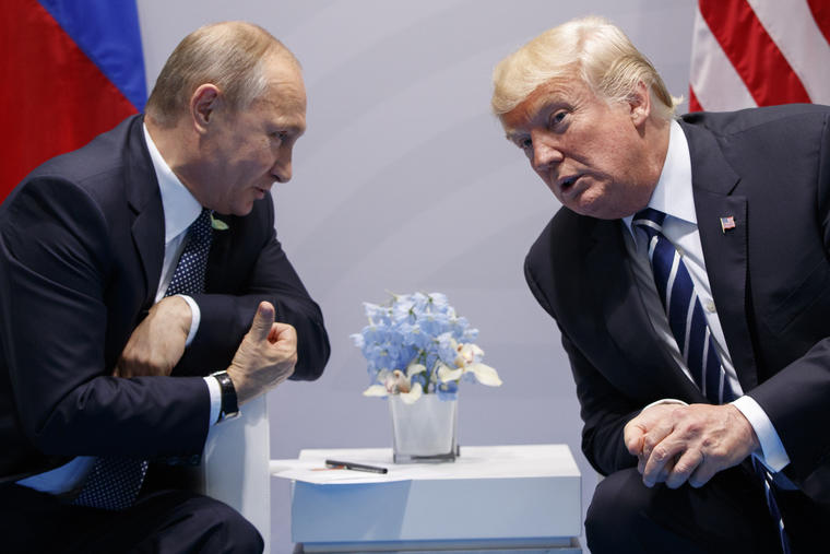 Trump (derecha) y Putin, durante su reunión el 7 de julio en Hamburgo. 