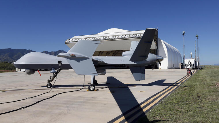 En esta foto, correspondiente a 2014, aparece un drone del Servicio Fronterizo y de Aduanasen Huachuca en Sierra Vista, Arizona, como los que está previsto que se utilicen en la frontera con México. 