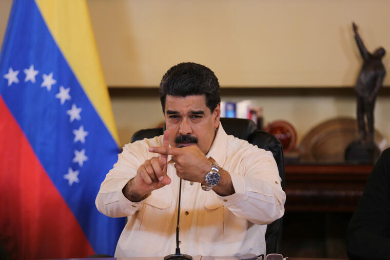 Fotografía cedida por el Palacio de Miraflores donde se observa al presidente venezolano Nicolas Maduro en Caracas (Venezuela). 