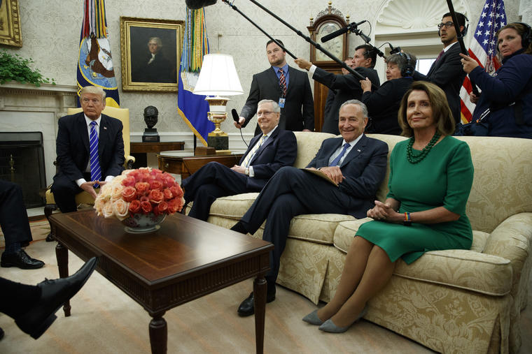 Desde la izquierda, Donald Trump, Mitch McConnell, Chuck Schumer y Nancy Pelosi, el 6 de septiembre en la Casa Blanca. 