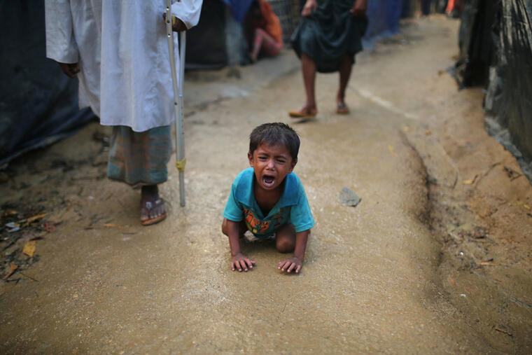 Un niño rohinyá llora en un campo birmano de refugiados el 3 de octubre.  