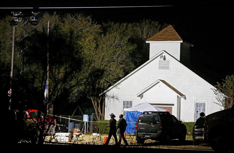 Un hombre armado perpetra una carnicería en una iglesia de un pueblo de Texas