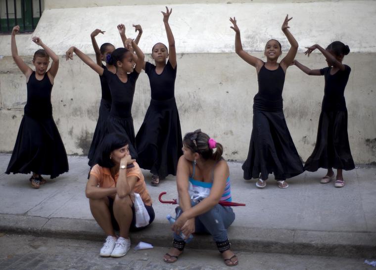 Estudiantes en una calle de La Habana en 2012.  