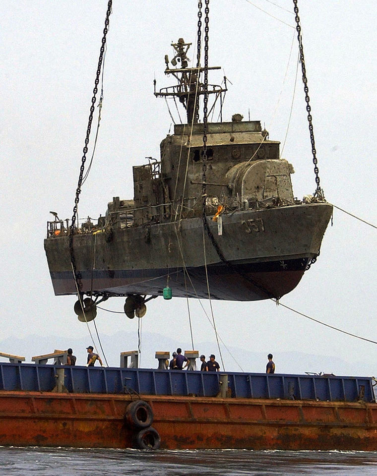 Un barco surcoreano reflotado en 2002 tras hundirse en un enfrentamiento con Corea del Norte.  