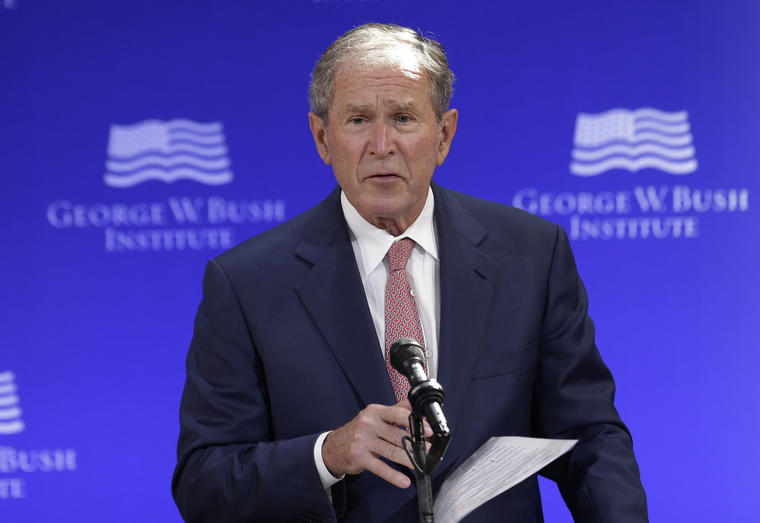 En esta imagen de archivo, el expresidente de EEUU George W. Bush habla en un foro patrocinado por el George W. Bush Institute en Nueva York. 