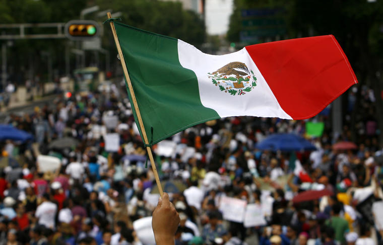 Una marcha durante la elecciones intermedias en la Ciudad de México, en esta foto de archivo del 7 de junio de 2015.