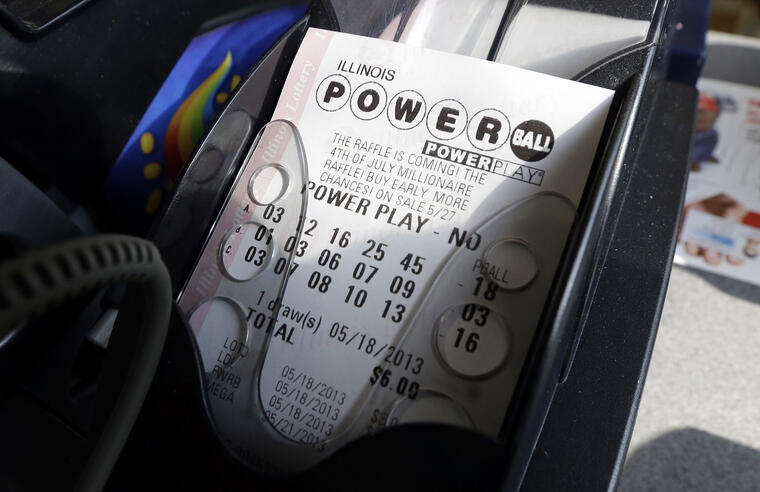 Un boleto de la lotería PowerBall, en una tiend de Chicago en mayo de 2013.