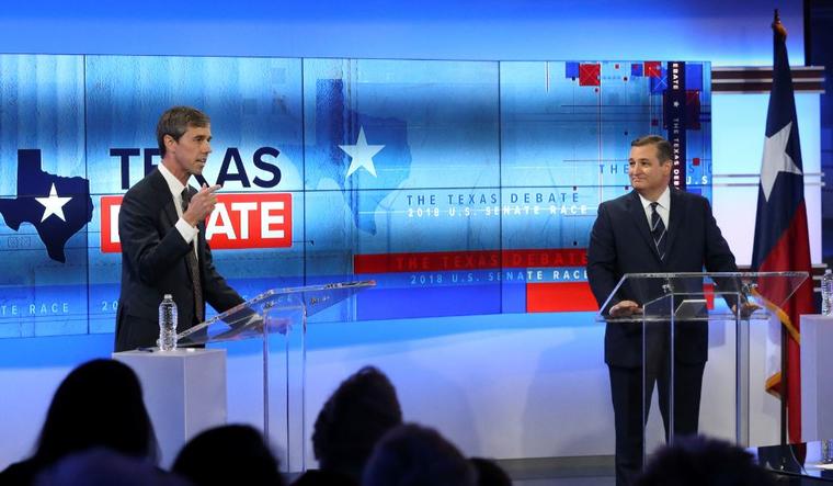 El aspirante demócrata al senado por Texas, Beto O'Rourke, y el senador republicano por este estado, Ted Cruz, este martes en un debate en San Antonio.