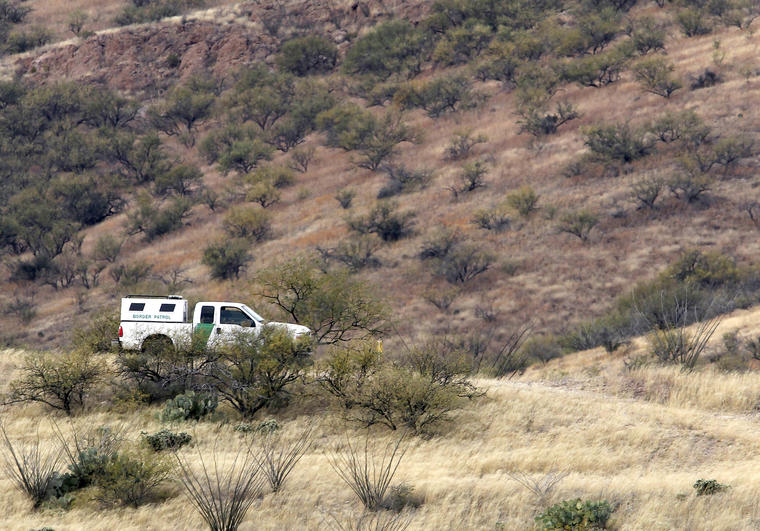 Un vehículo de la Patrulla Fronteriza es visto en el desierto de Arizona