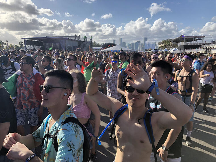 Más de 50.000 personas asisten Ultra Music Festival, considerado el festival de música electrónica más importante del mundo.