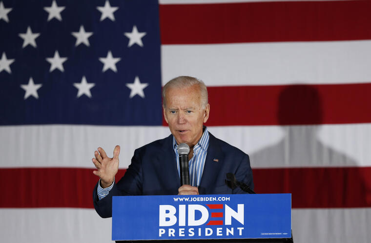 Joe Biden durante un acto electoral el 1 de mayo de 2019 en Iowa City.  