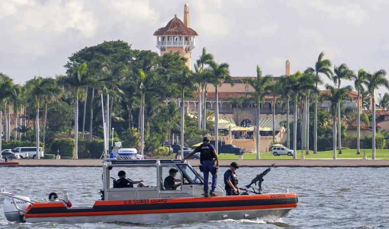 La Guardia Costera vigila el complejo de Mar-a-Lago el pasado 22 de noviembre. 
