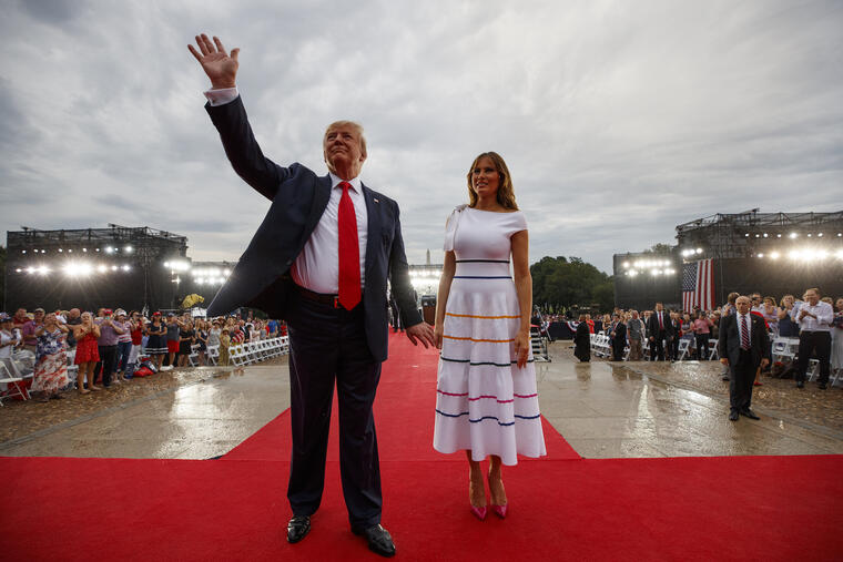 El presidente, Donald Trump, con la primera dama, Melania Trump, durante las celebraciones del Día de la Independencia. 