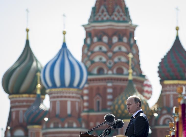 Imagen del presidente ruso, Vladimir Putin, en la Catedral de San Basilio en Moscú. 