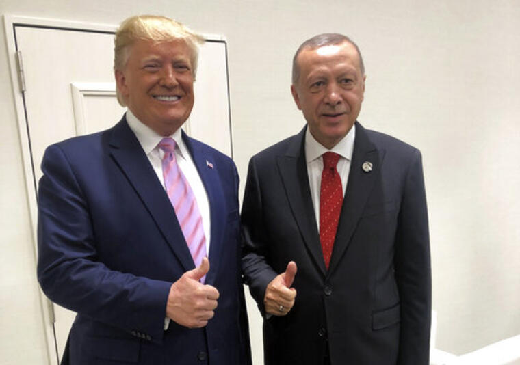 El presidente, Donald Trump, y el mandatario truco, Recep, Tayyip Erdogan, en un encuentro del pasado junio en Osaka, Japón.