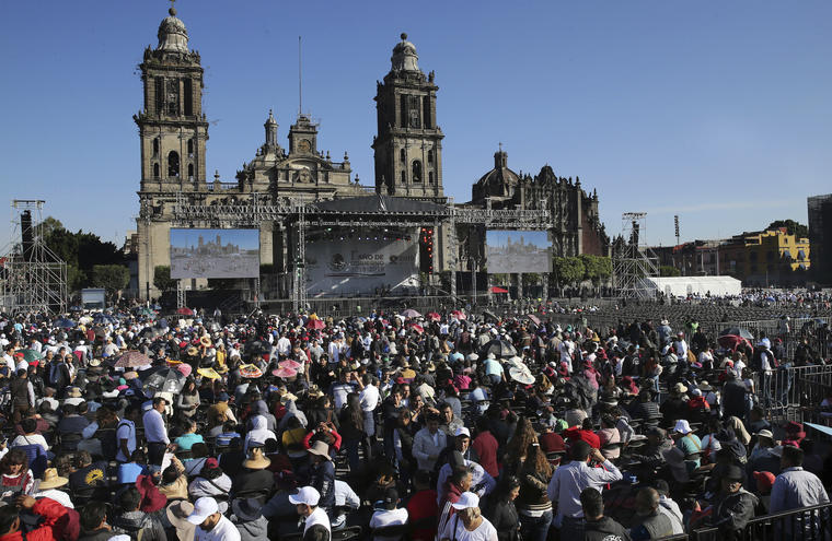 Acto político de López Obrador este domingo en el Zócalo de la Ciudad de México. 
