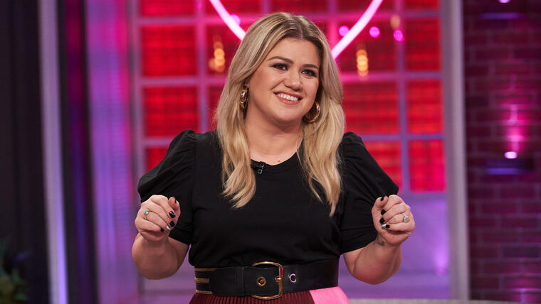  Kelly Clarkson is returning to host the Billboard Music Awards.