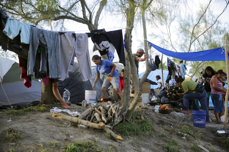 Personas migrantes en un albergue de Matamoros, en el norte de México. Hay pocas medidas sanitarias en este tipo de lugares.