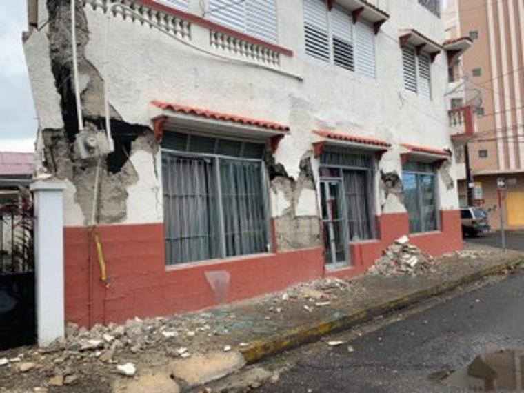 Una casa dañada en Ponce, Puerto Rico, después de que un fuerte temblor sacudiera este sábado la zona en la que se ubica esta ciudad. 