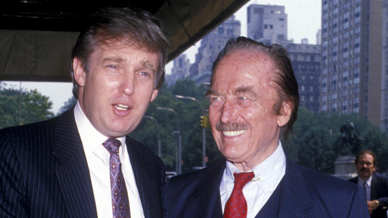 Donald Trump y Fred Trump en julio de 1988 en el Hotel Plaza en la ciudad de Nueva York.