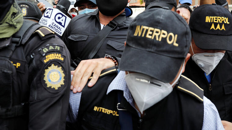 Miembros de la Interpol en la Ciudad de Guatemala, agosto de 2020.
