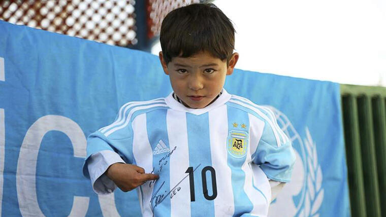 hígado terminar Escupir Niño de camiseta de plástico de Messi ya tiene la real