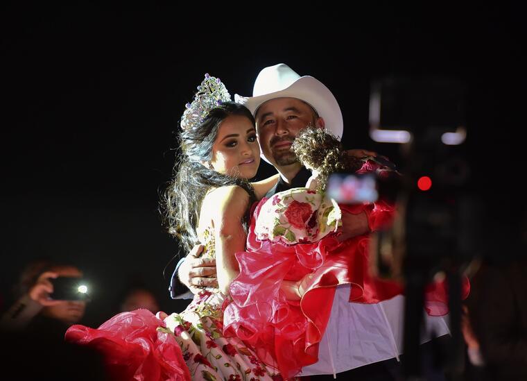 Rubí Ibarra bailando con su papá Crescencio Ibarra. 