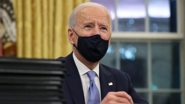 Joe Biden en la oficina oval
