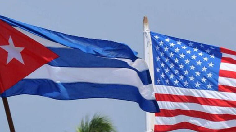 Imagen de la bandera de Cuba y la de EEUU.