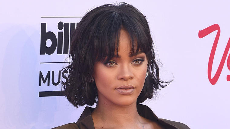 Rihanna en la alfombra de Billboard Music Awards 2016
