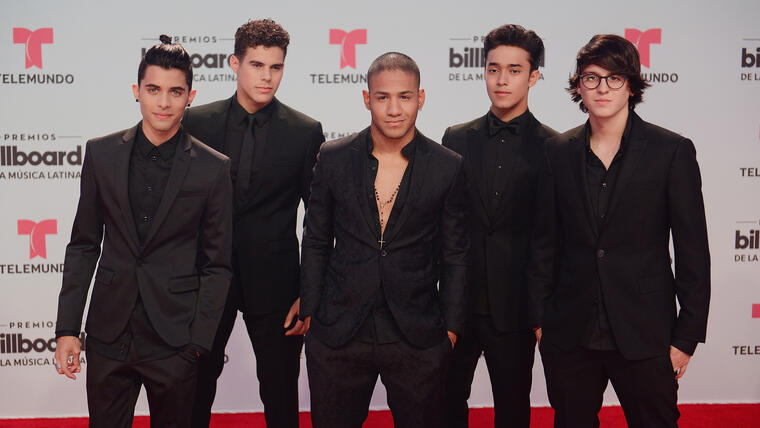 CNCO en la alfombra de Billboard Latin Music Awards 2017