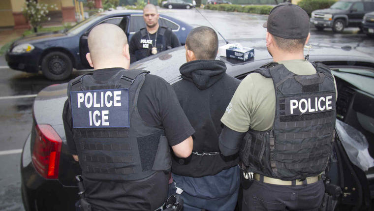 Imagen de archivo de un arresto de ICE en enero de 2017.