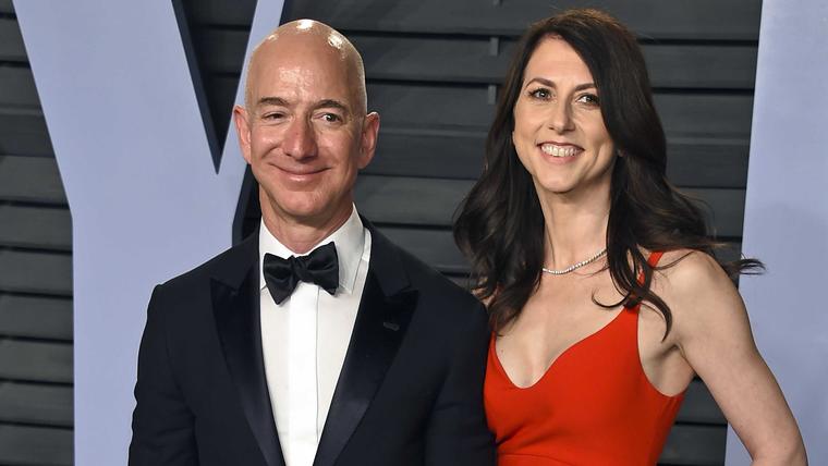 Jeff Bezos y MacKenzie Bezos en California en marzo de 2018