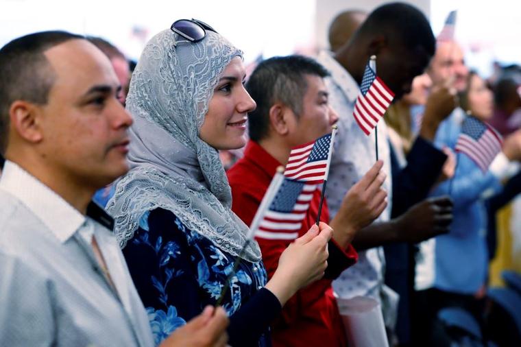 Nuevos ciudadanos en una ceremonia de naturalización el 18 de enero de 2019, en la oficina de los Servicios de Inmigración y Ciudadanía de Estados Unidos en Oakland Park, Florida.