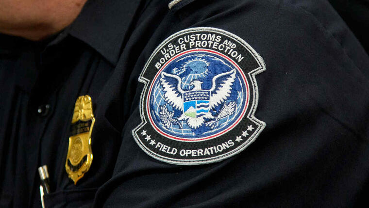 Foto de archivo de agente de Aduanas y Protección Fronteriza (CBP)