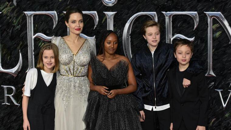 Vivienne Jolie-Pitt, Angelina Jolie, Zahara Jolie-Pitt, Shiloh Jolie-Pitt y Knox Leon Jolie-Pitt en el estreno de "Maleficent: Mistress of Evil"