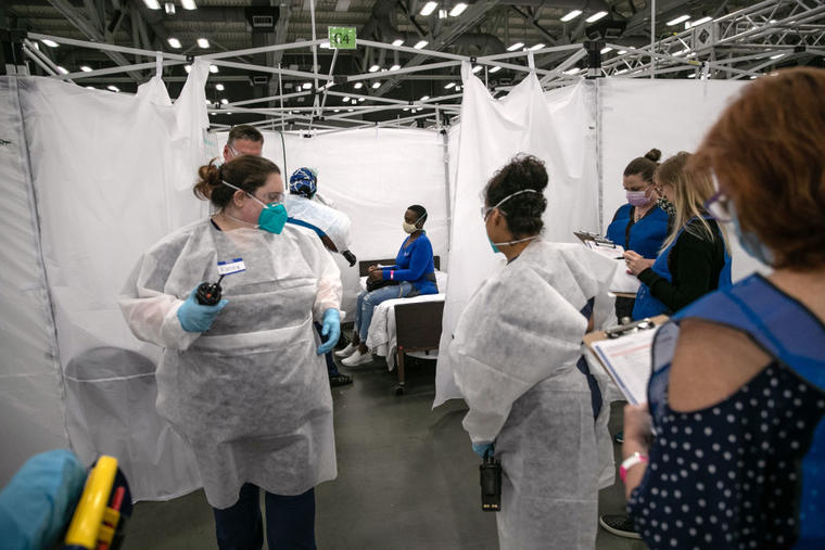 Personal médico entrena para recibir a pacientes de COVID-19 en Austin
