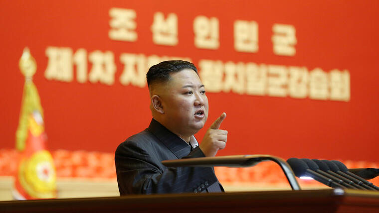 El líder de Corea del Norte, Kim Jong Un, ha hablado de desarrollar una "nueva arma estratégica".