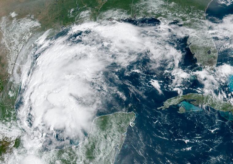 Una imagen satelital de la Administración Nacional Oceánica y Atmosférica muestra la tormenta tropical Nicholas en el Golfo de México, el 12 de septiembre de 2021.